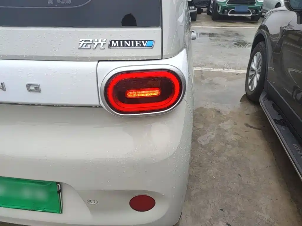 Wuling MINIEV — миниатюра 8