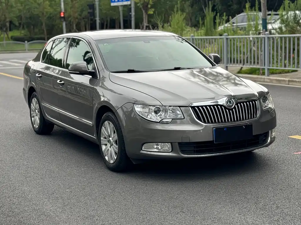 Skoda Superb — миниатюра 3