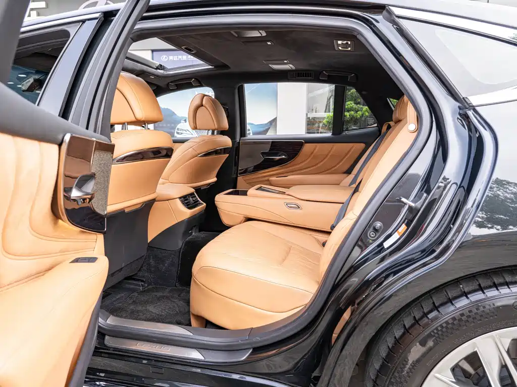 Lexus LS — миниатюра 10