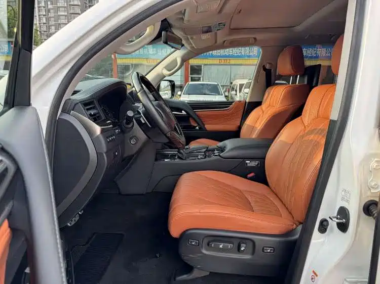 Lexus LX — миниатюра 6