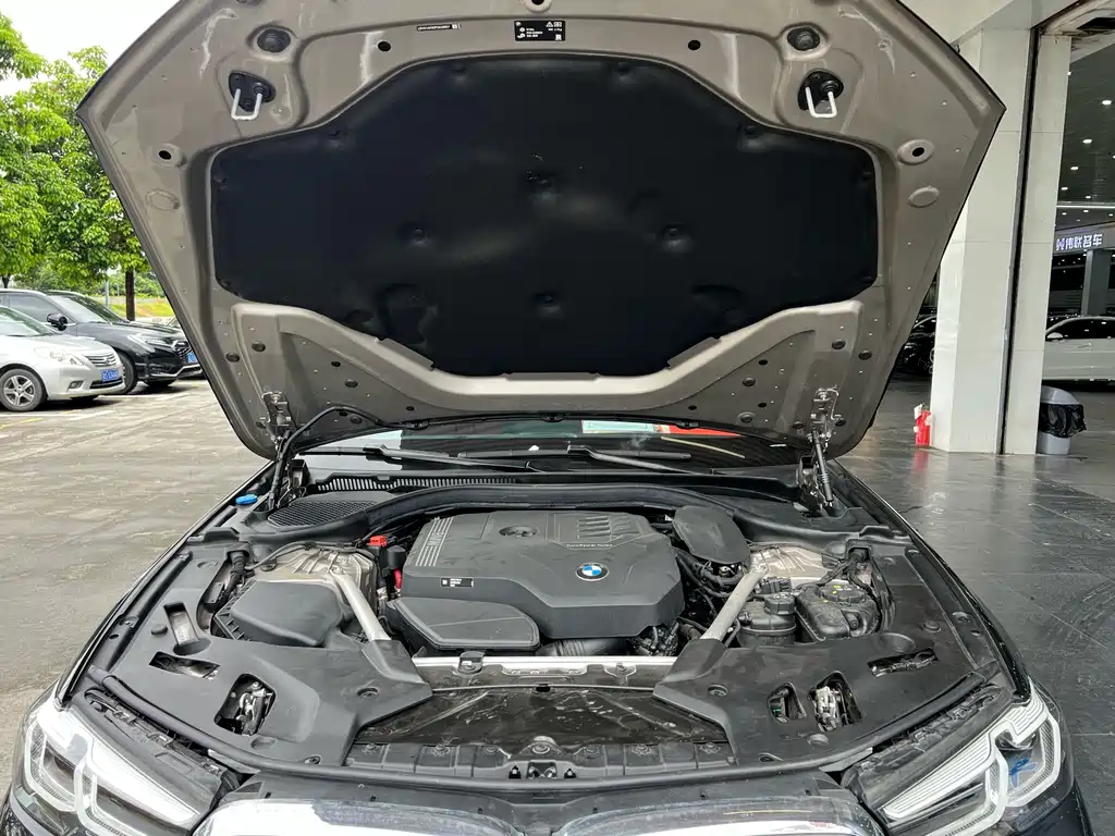 BMW 5 Series — миниатюра 15