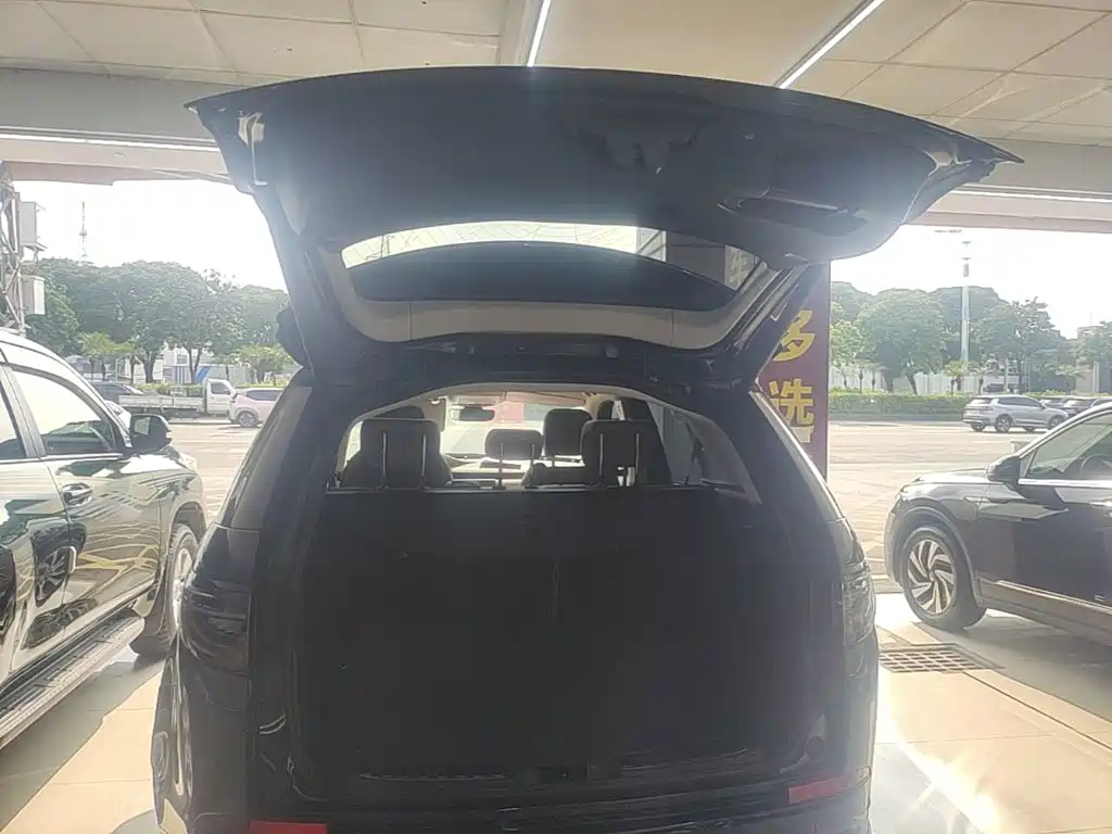 Land Rover Discovery Sport — миниатюра 19