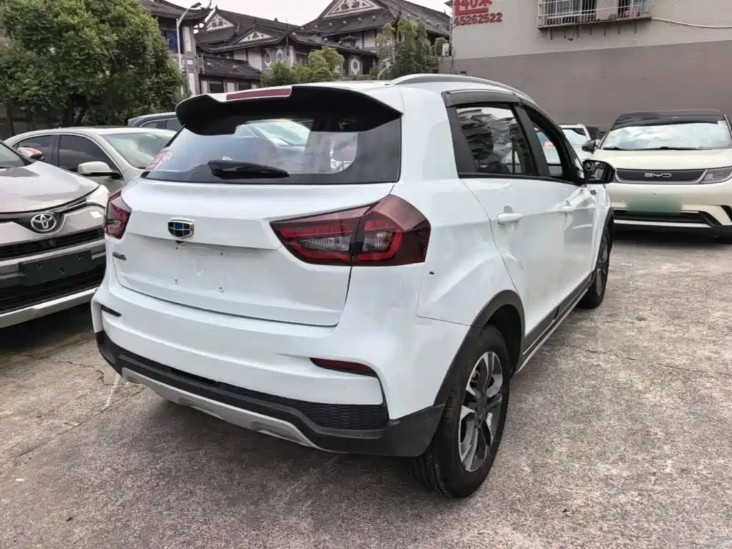 Geely Vision X3 — миниатюра 7