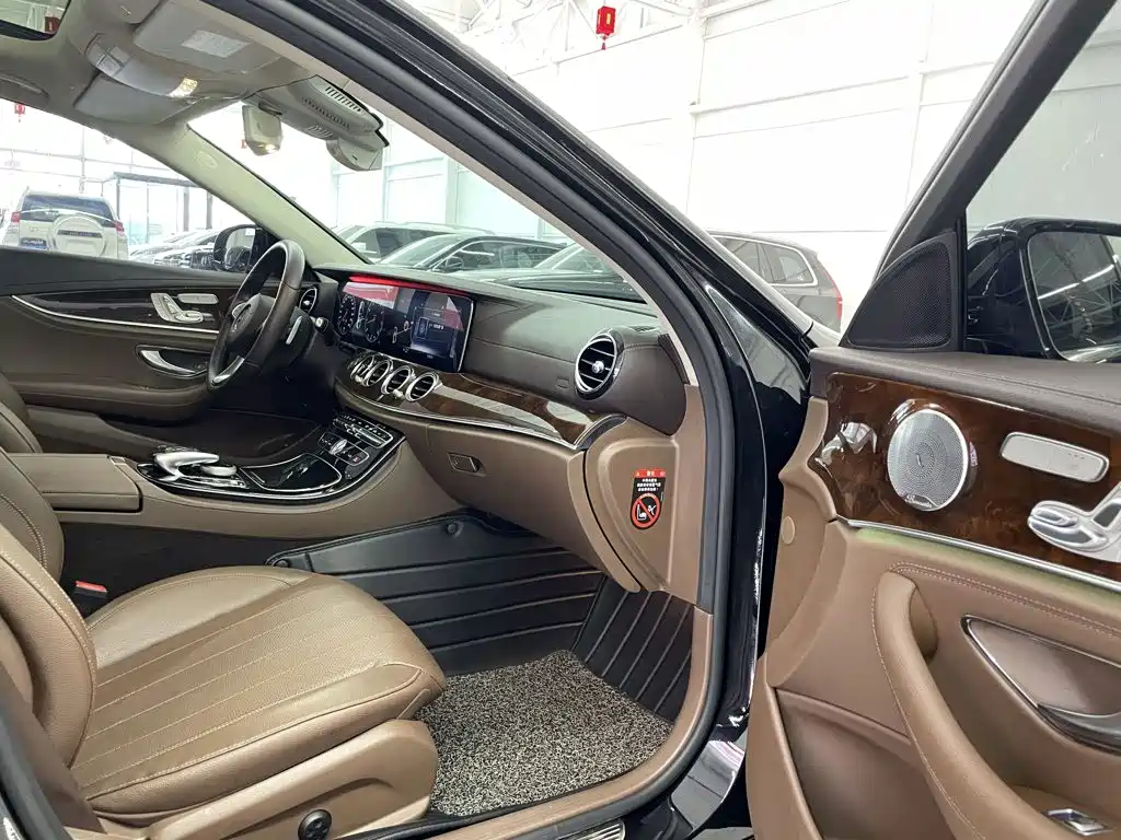 Mercedes-Benz E-Class — миниатюра 2