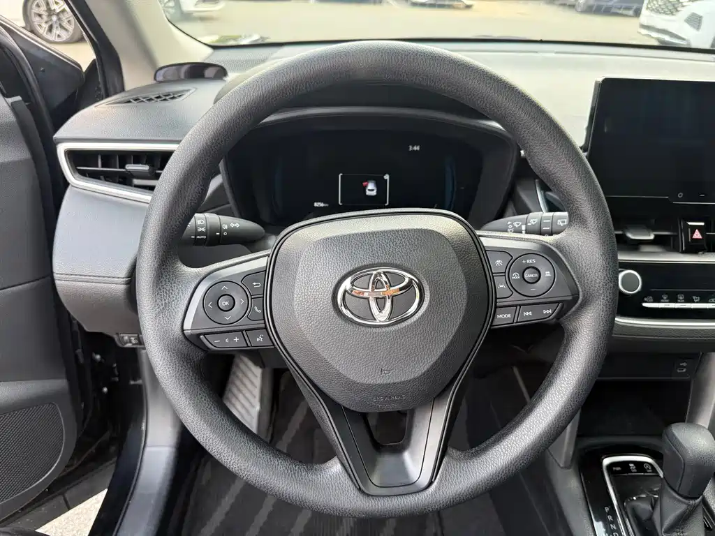 Toyota Corolla Cross — миниатюра 10