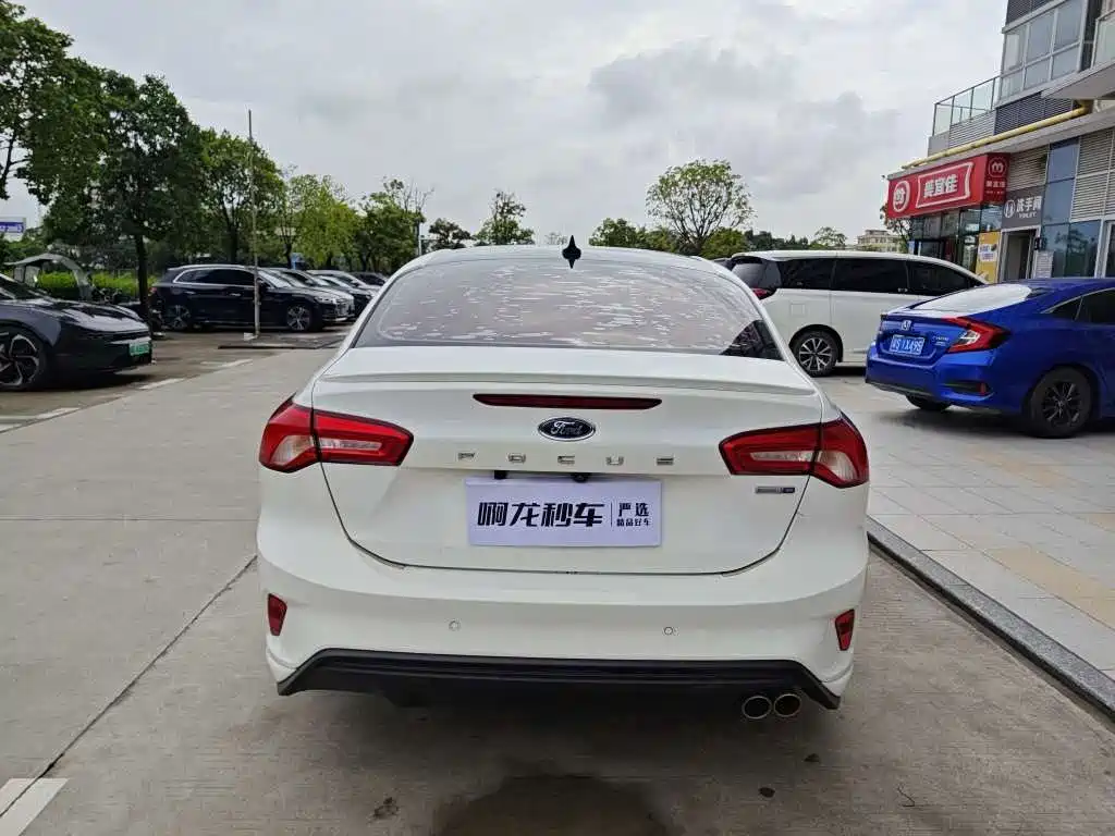 Ford Focus 2021 EcoBoost 180 AT ST Line