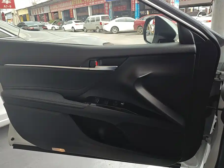 Toyota Camry — миниатюра 7