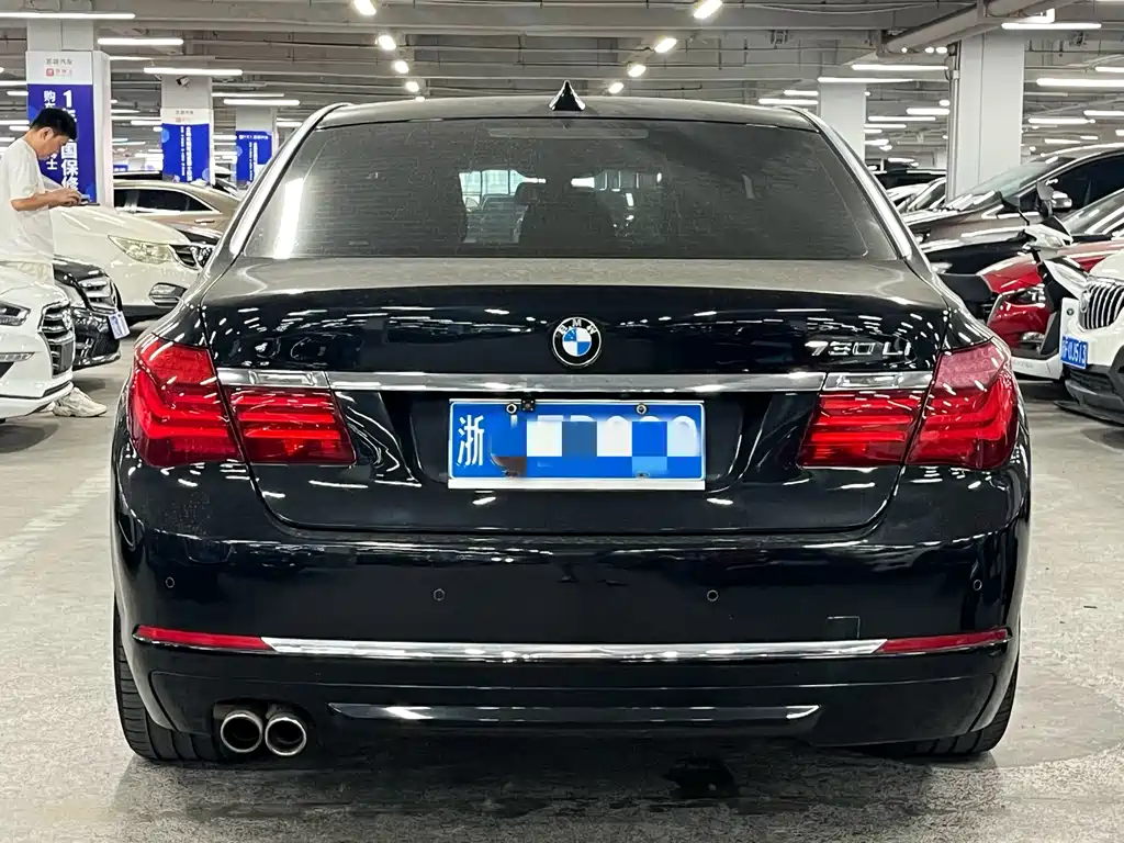 BMW 7 Series — миниатюра 5