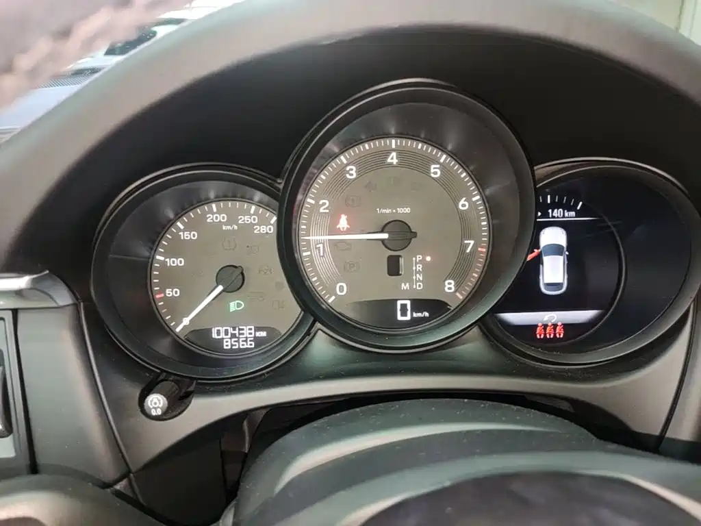 Porsche Macan — миниатюра 12