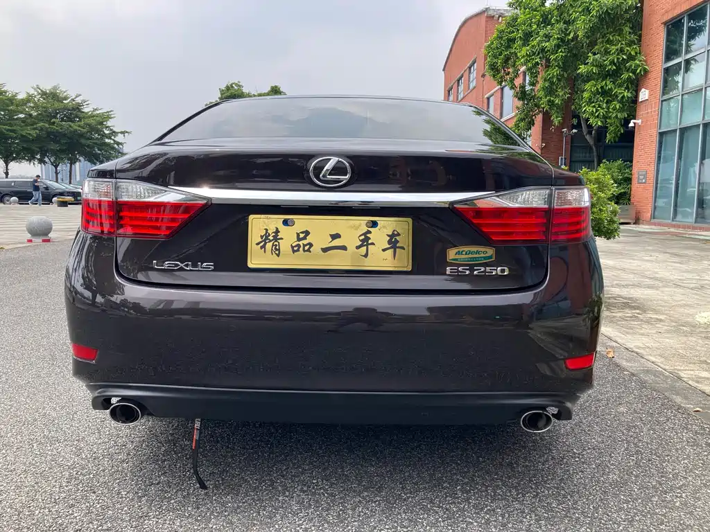 Lexus ES — миниатюра 6