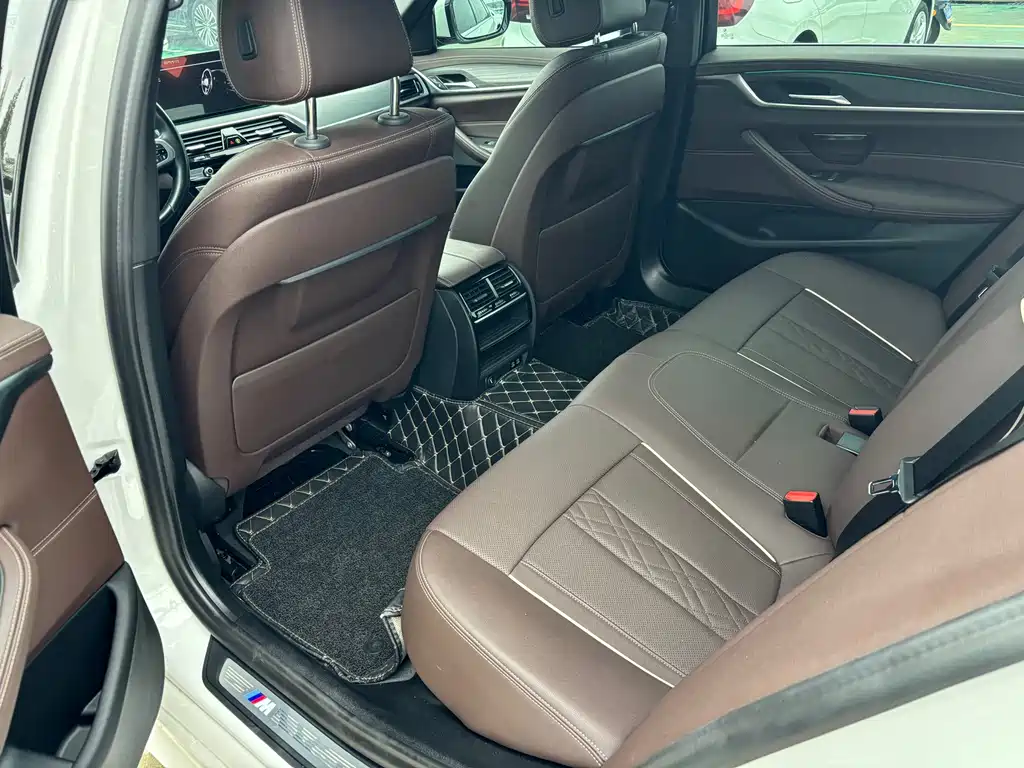 BMW 5 Series — миниатюра 12
