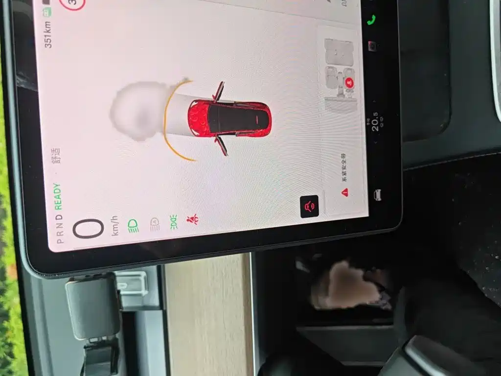 Tesla Model Y — миниатюра 4