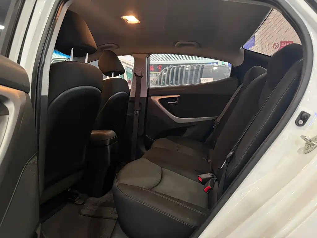 Hyundai Elantra Langdong — миниатюра 5