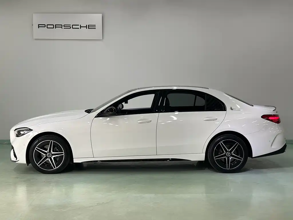 Mercedes-Benz C-Class — миниатюра 7