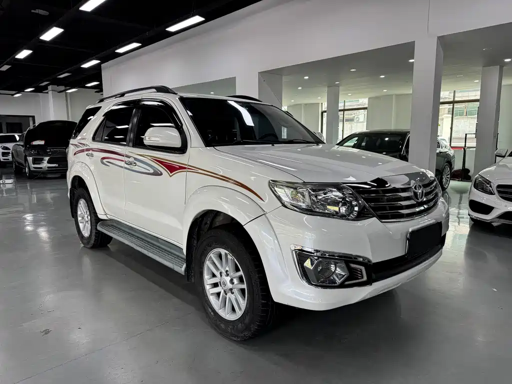 Toyota Fortuner — миниатюра 3