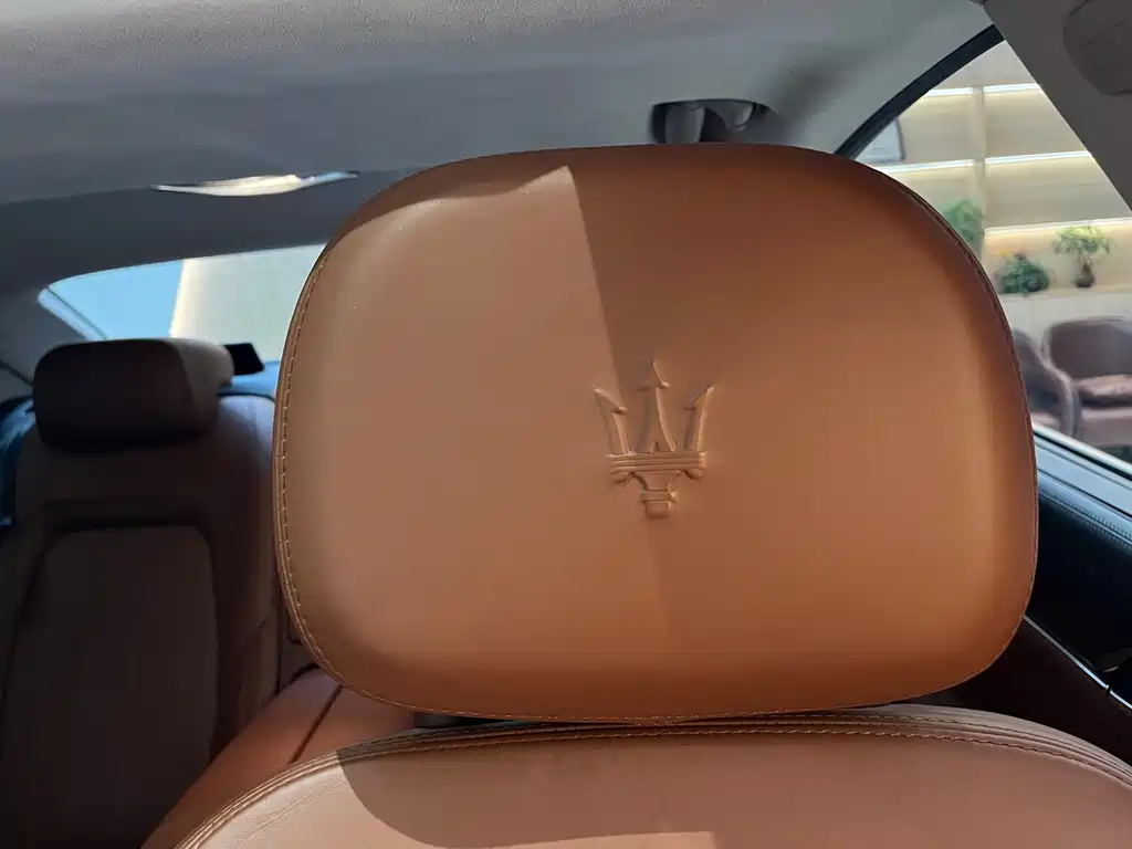 Maserati Quattroporte — миниатюра 20