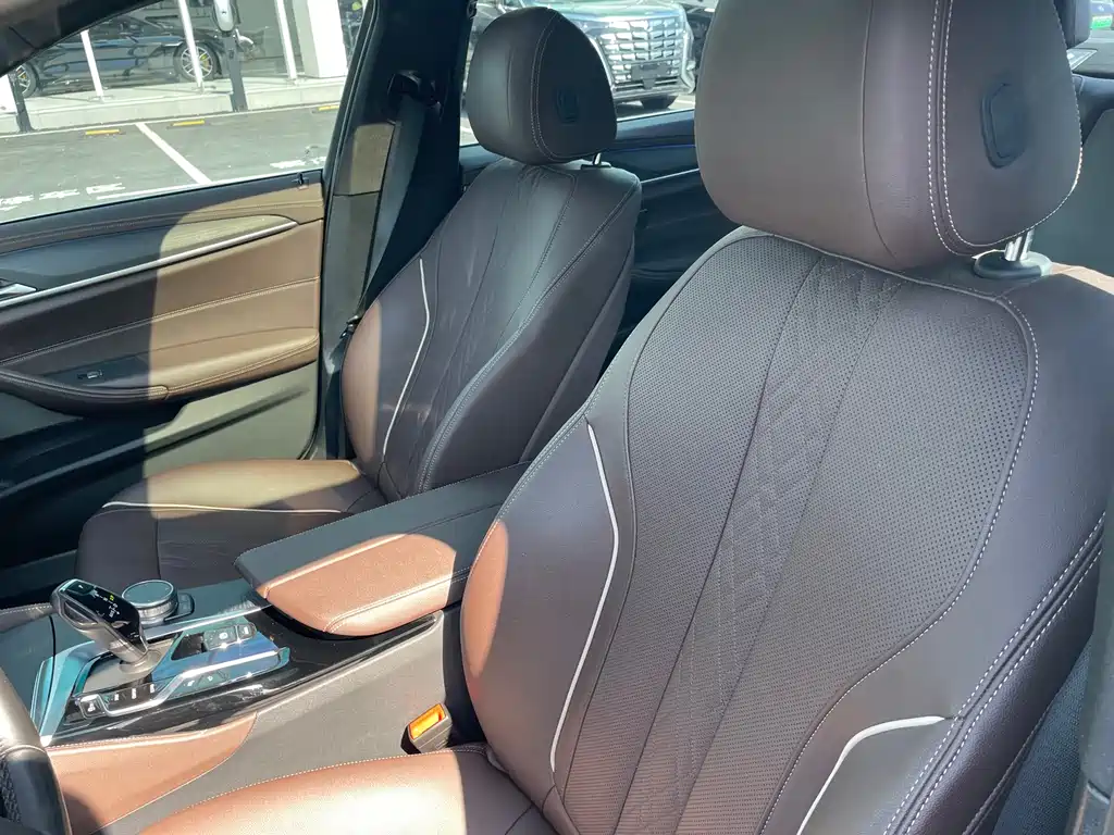 BMW 5 Series — миниатюра 6