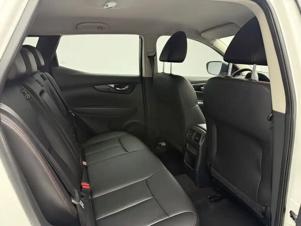 Nissan Qashqai — миниатюра 11