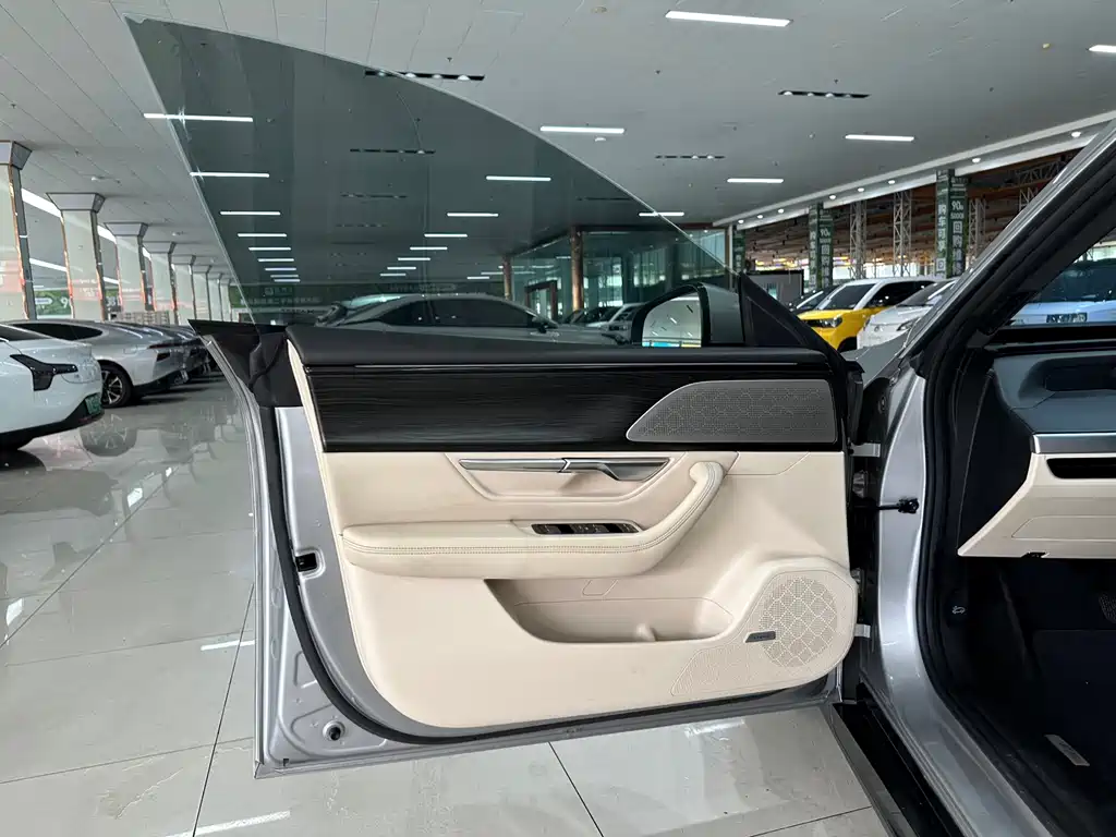 XPeng P7 — миниатюра 11