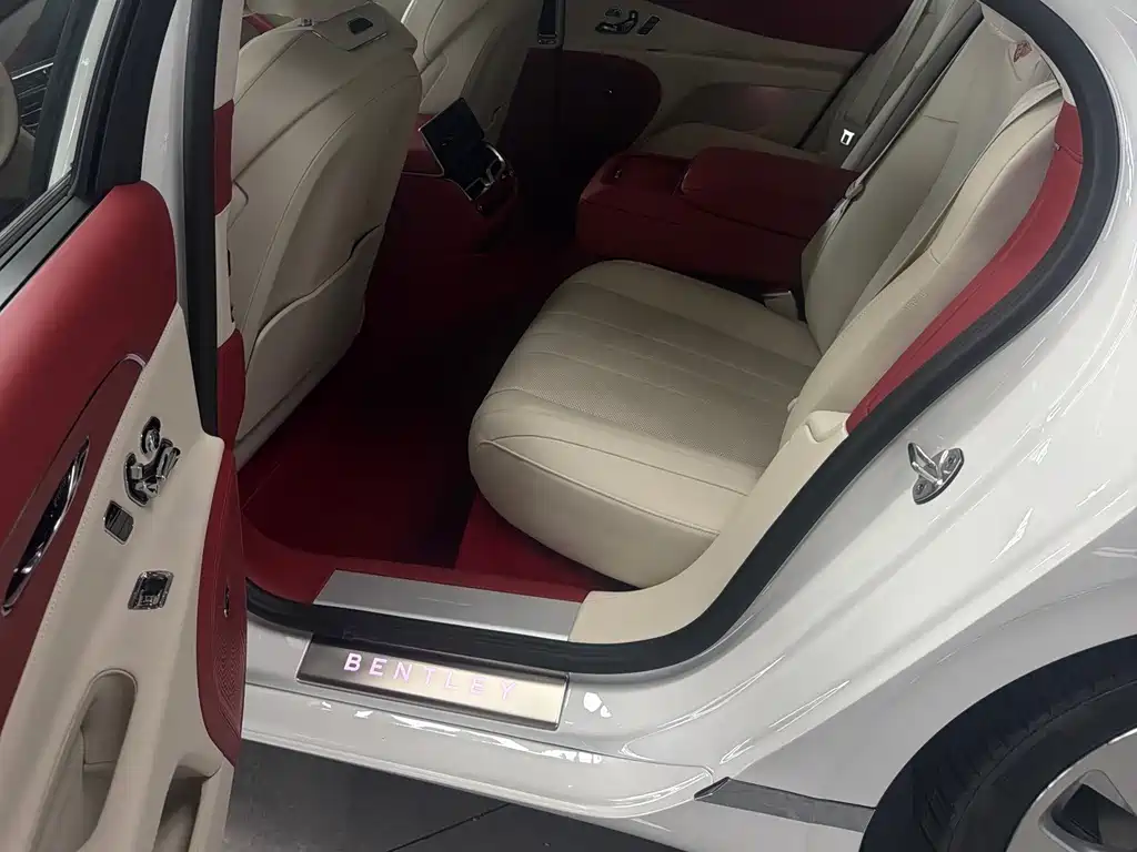 Bentley Flying Spur PHEV — миниатюра 7