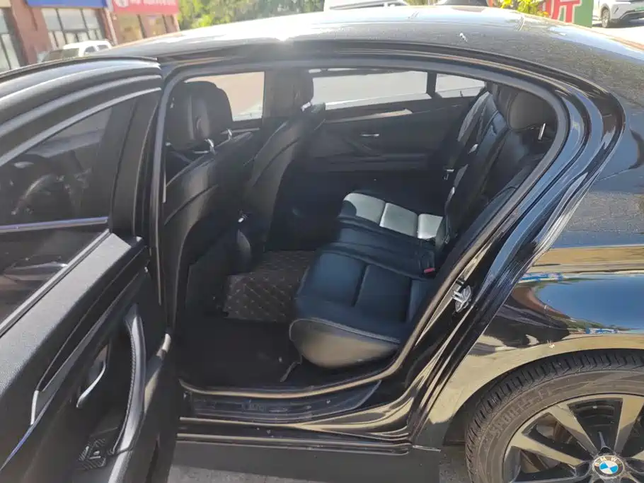 BMW 5 Series — миниатюра 11