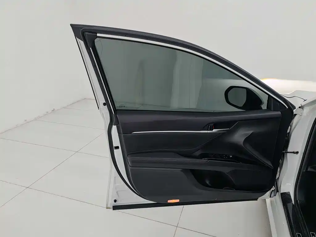 Toyota Camry 2021 2.0G Luxury