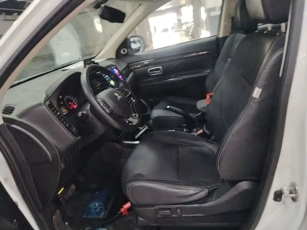 Mitsubishi Outlander — миниатюра 15