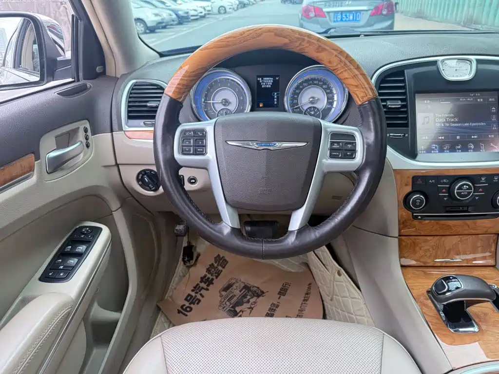Chrysler 300C — миниатюра 5