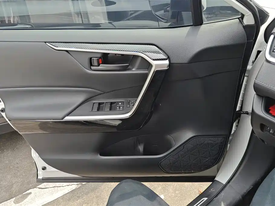 Toyota Wildlander 2024 2.0L CVT Lead