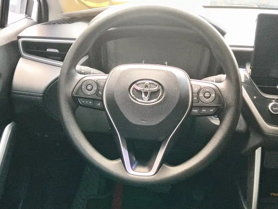 Toyota Corolla Cross — миниатюра 15