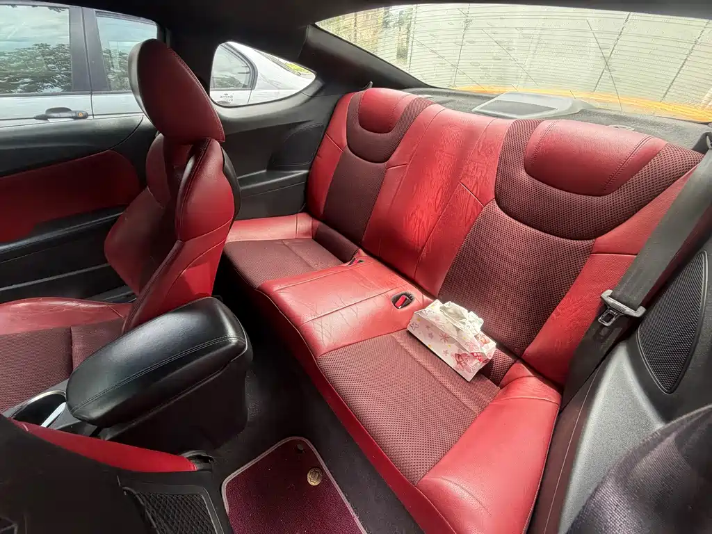 Hyundai Genesis Coupe — миниатюра 12