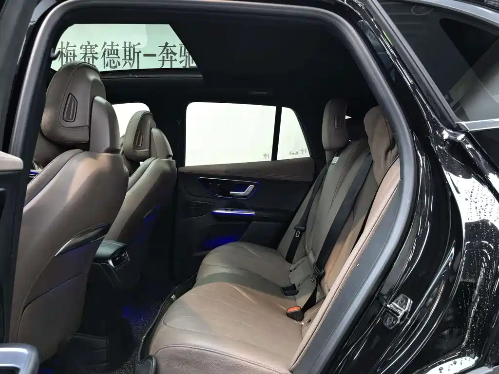 Mercedes-Benz EQE SUV — миниатюра 8