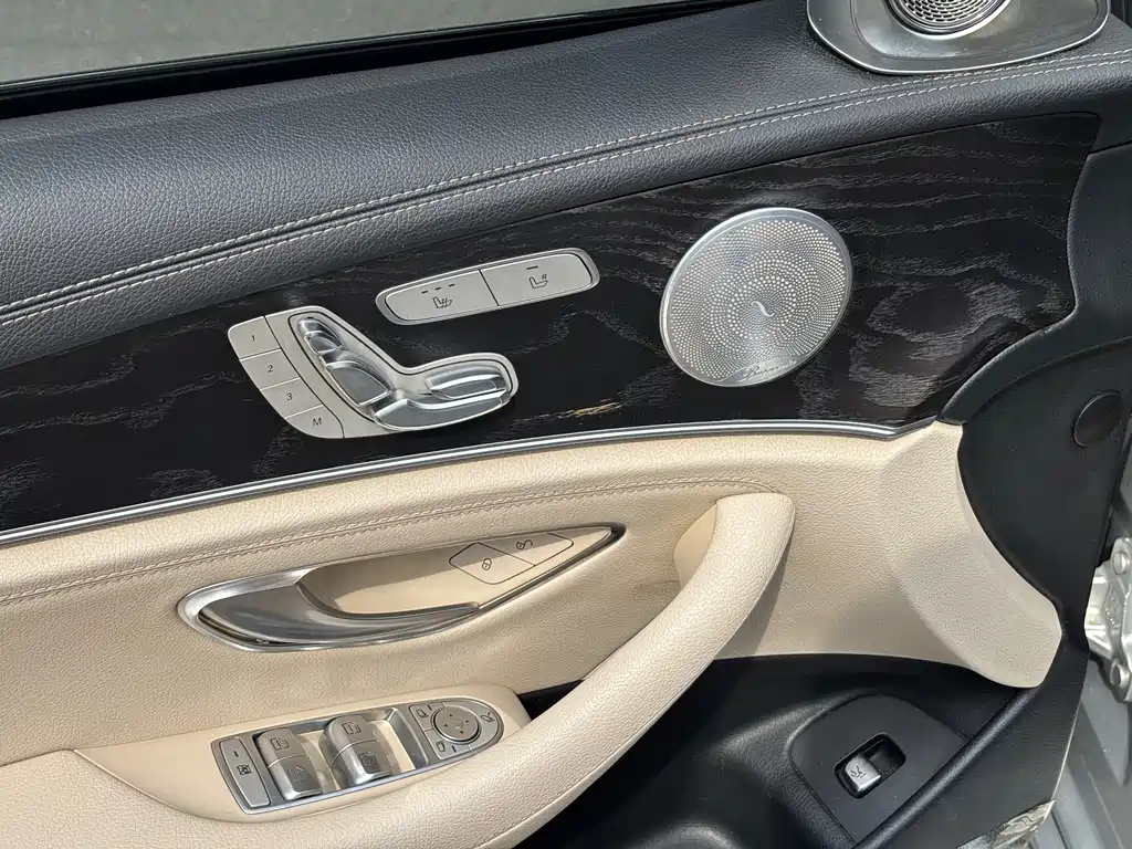 Mercedes-Benz E-Class — миниатюра 12