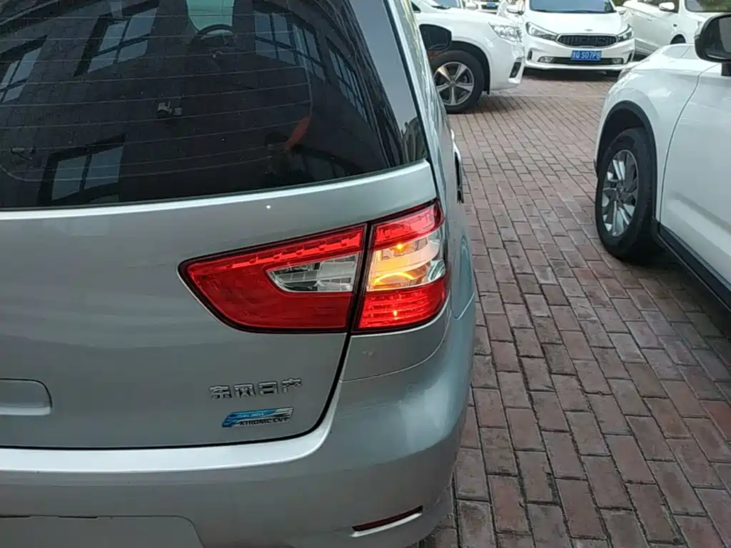Nissan Livina — миниатюра 8