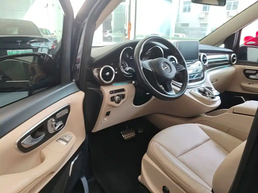 Mercedes-Benz V-Class — миниатюра 16