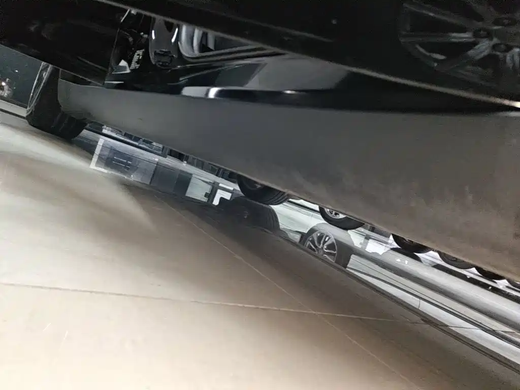Tesla Model Y — миниатюра 21