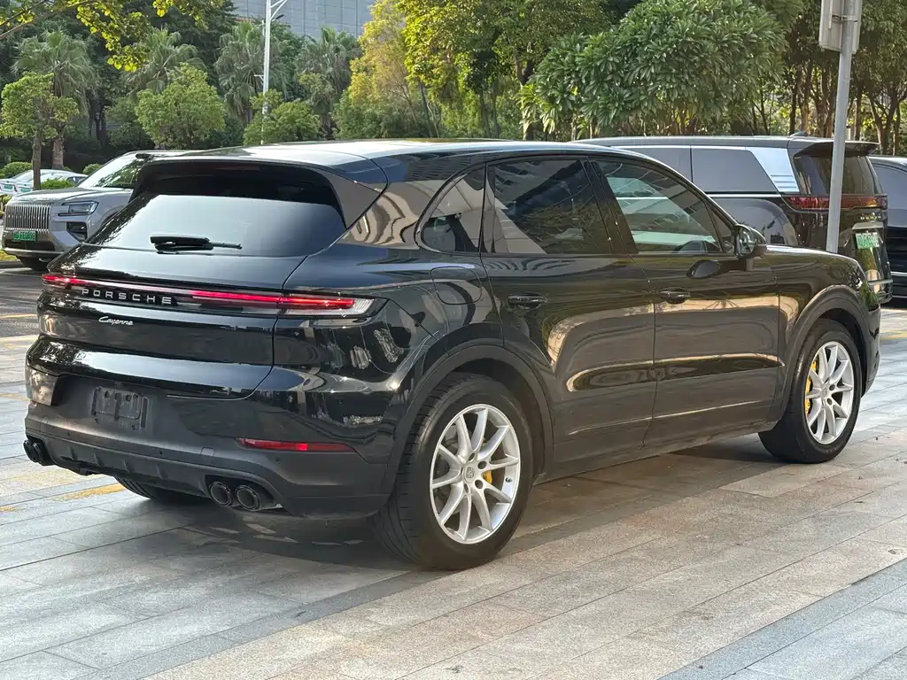 Porsche Cayenne — миниатюра 12