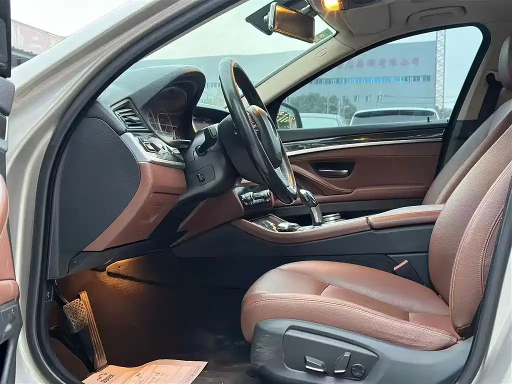 BMW 5 Series — миниатюра 2