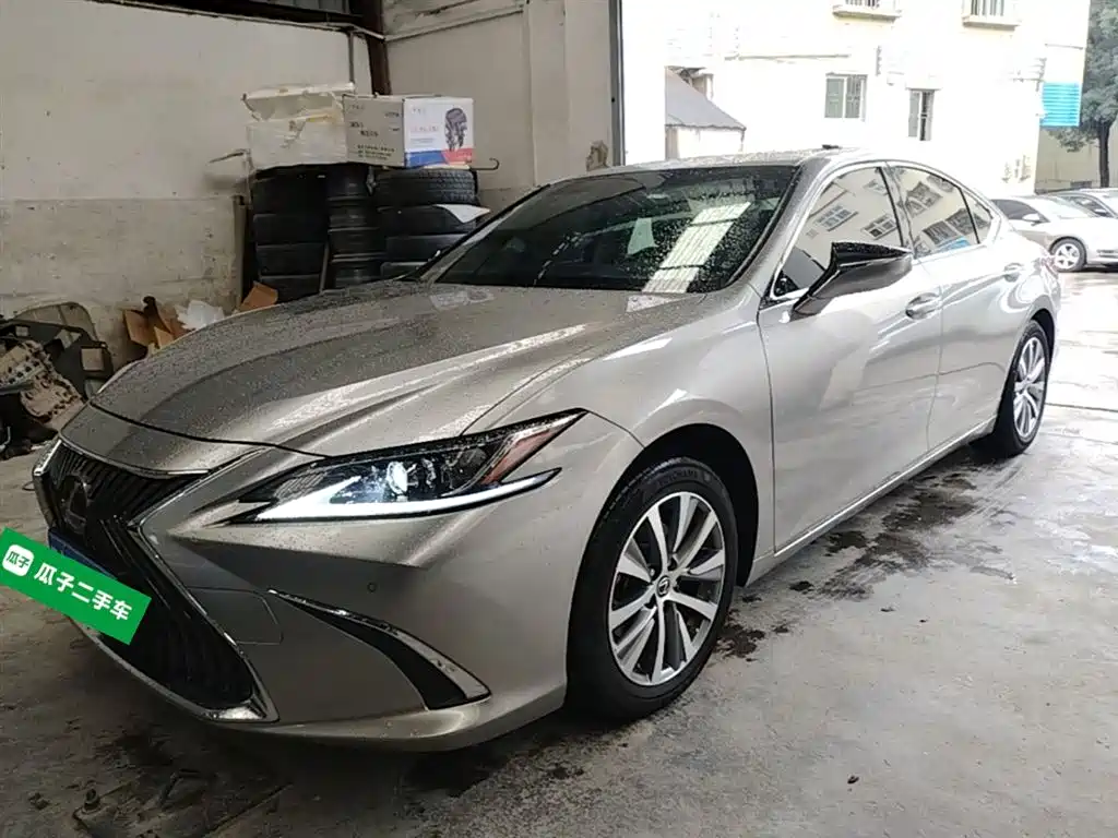 Lexus ES 2020
