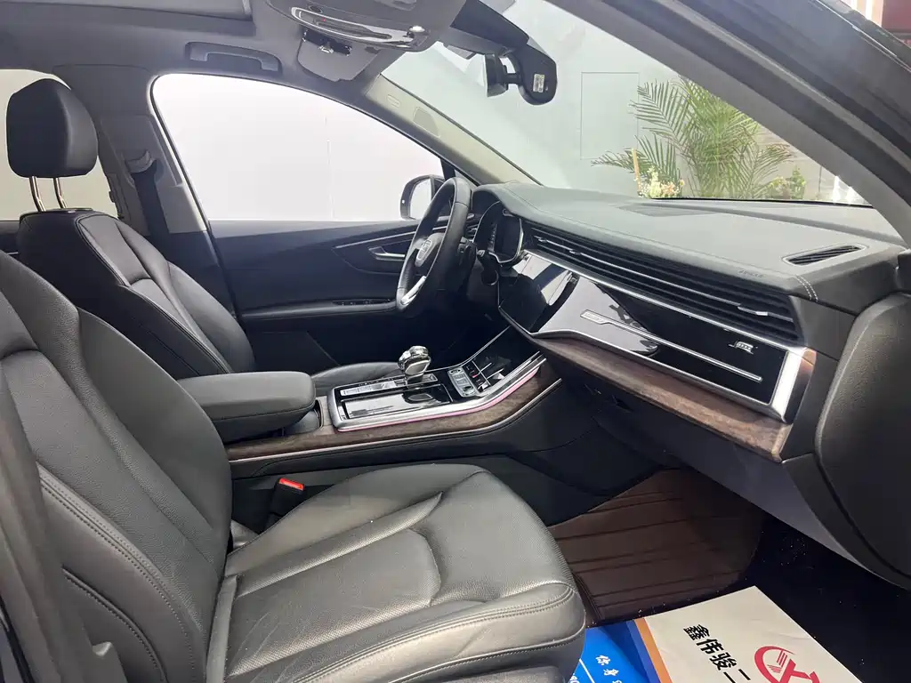 Audi Q7 2023 55 TFSI quattro S line Sport