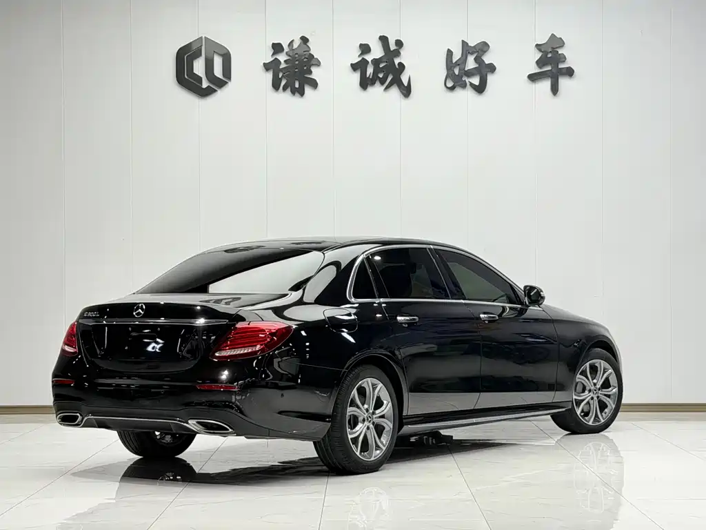 Mercedes-Benz E-Class — миниатюра 5