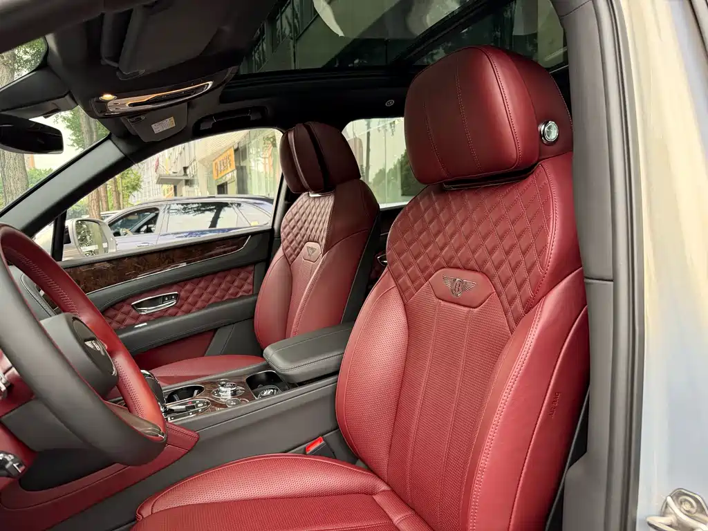 Bentley Bentayga — миниатюра 6