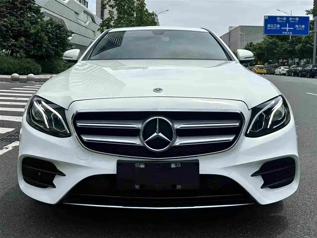Mercedes-Benz E-Class — миниатюра 2