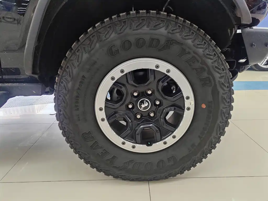 Ford Bronco — миниатюра 23