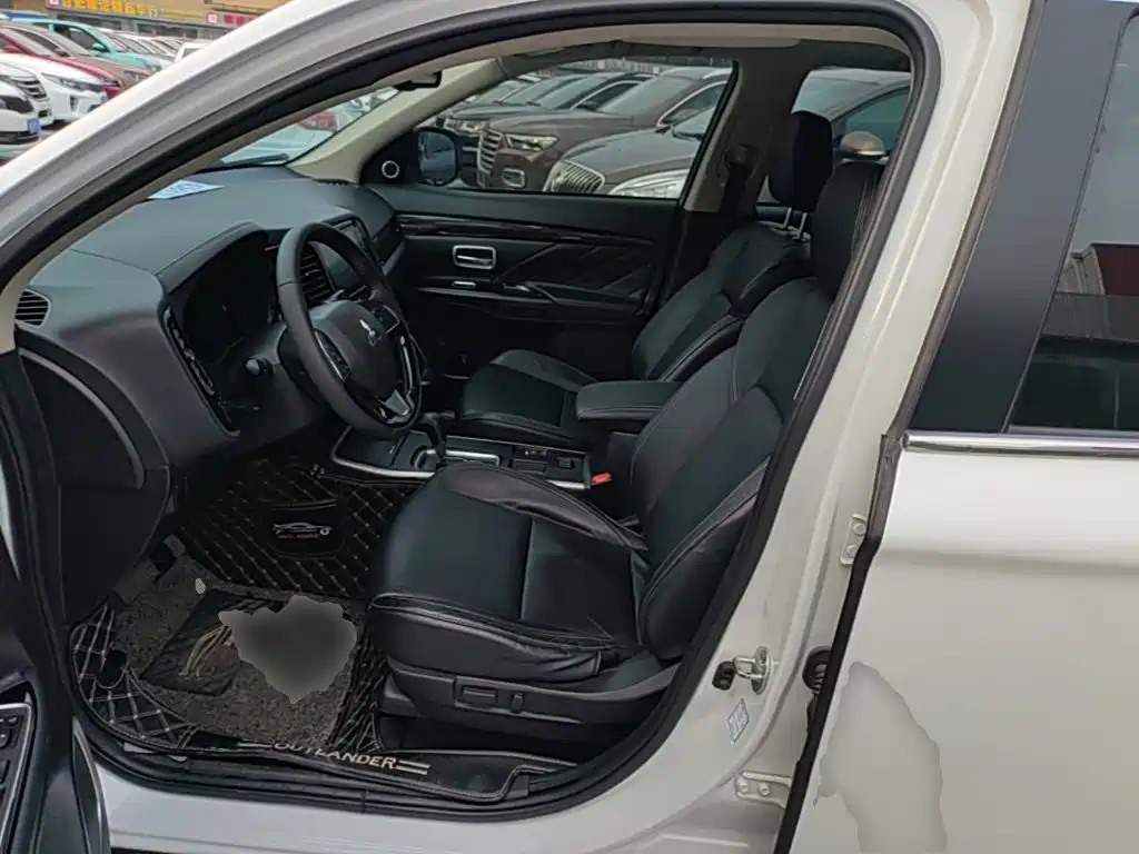 Mitsubishi Outlander — миниатюра 15
