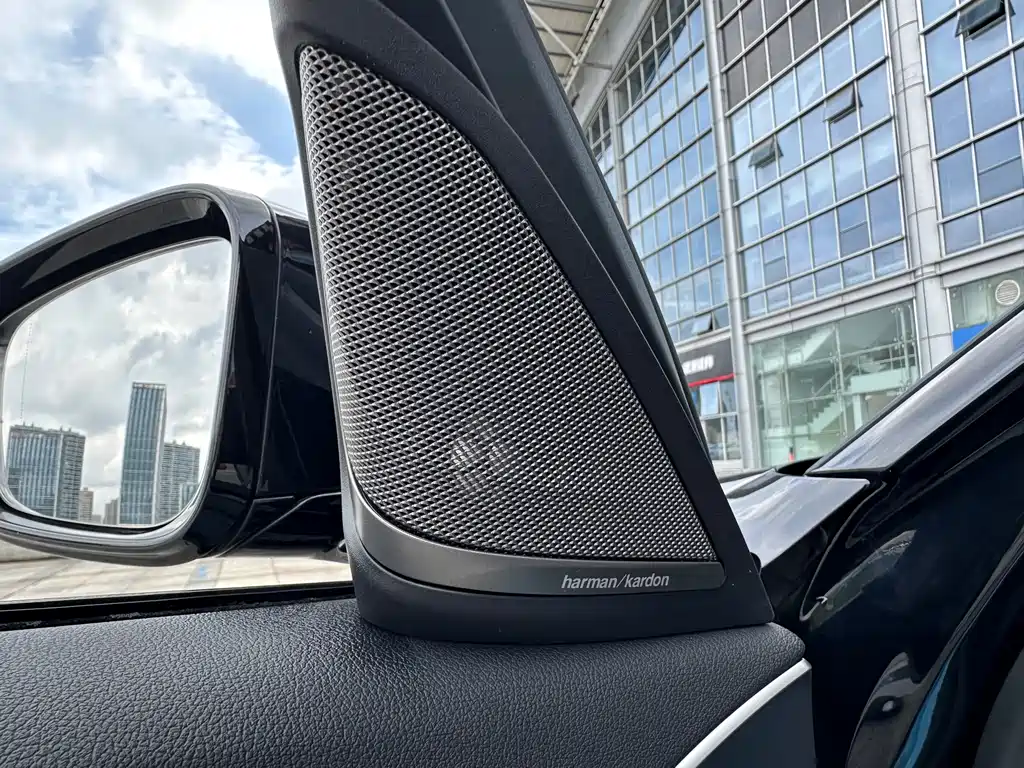 BMW 5 Series — миниатюра 14