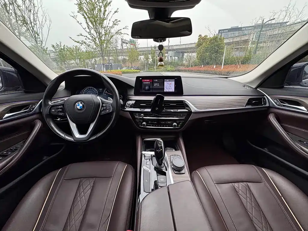 BMW 5 Series — миниатюра 8