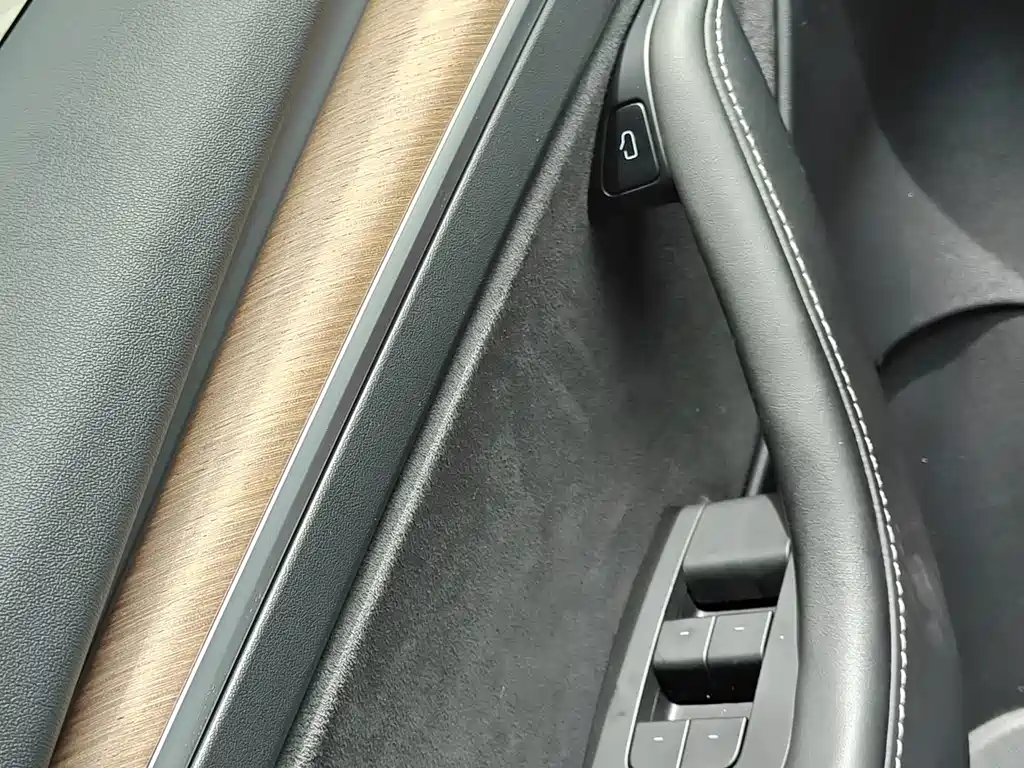 Tesla Model 3 — миниатюра 18