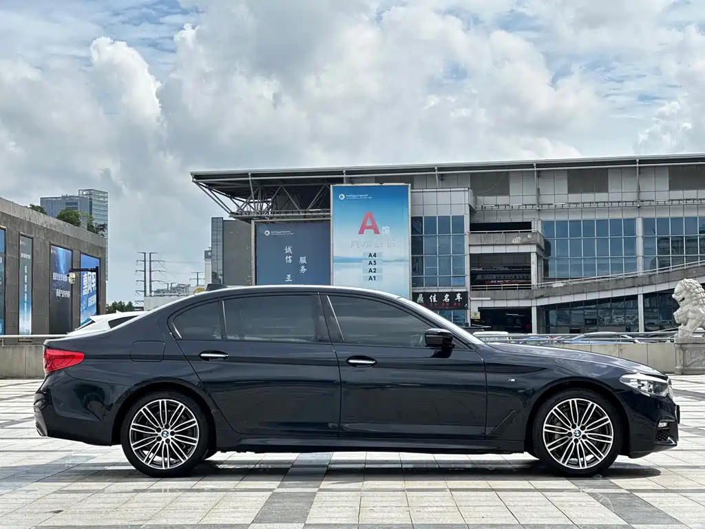 BMW 5 Series — миниатюра 8