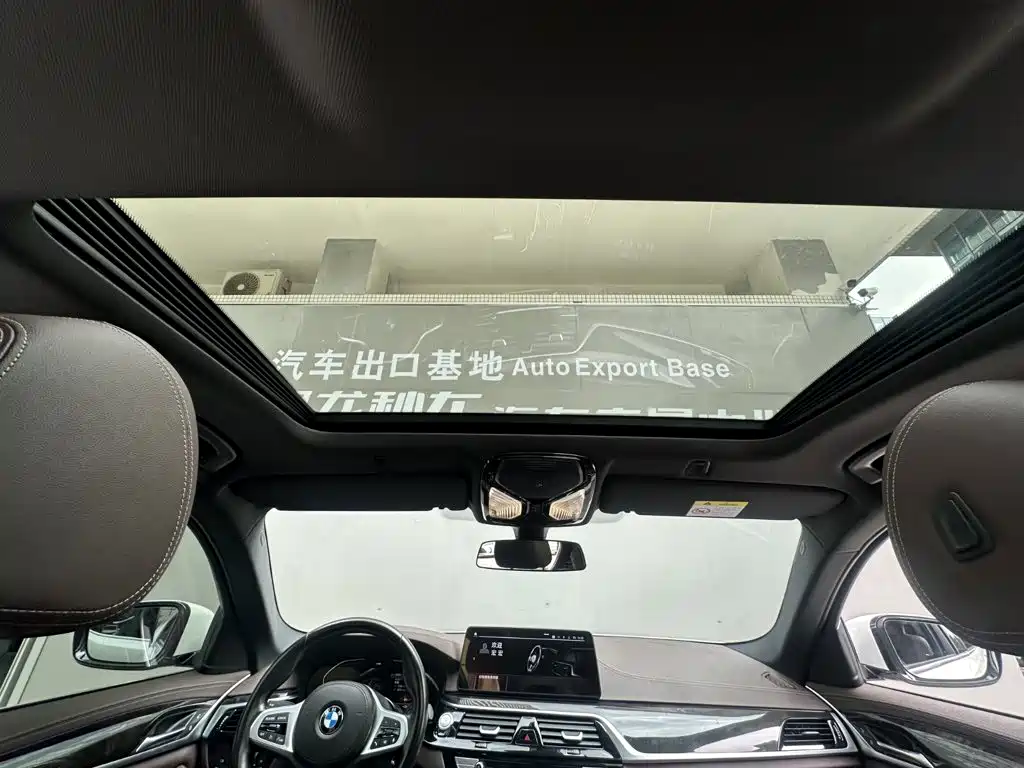 BMW 5 Series — миниатюра 12